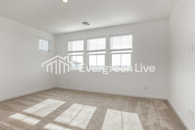 Building Photo - 10115 E Ulysses Ave