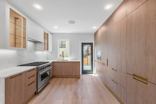 Primary Photo - 327.5 7th St