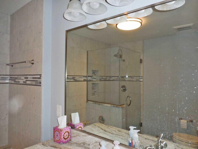 Building Photo - 4314 Hillside Dr