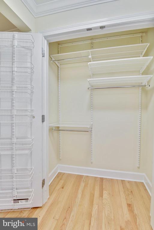 Building Photo - 502 W Broad St