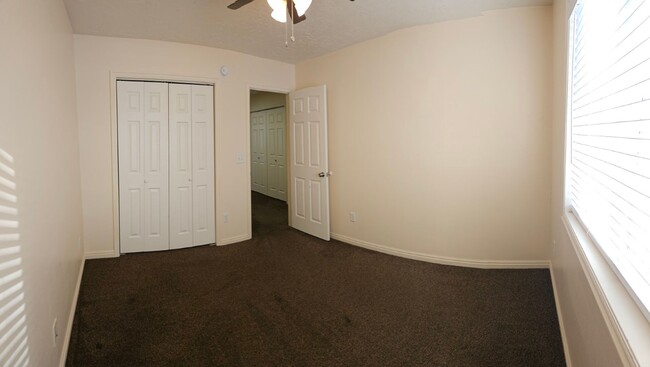 Building Photo - 2 bed, 1.5 bath townhome in The Meadows