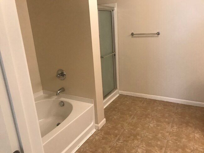 Building Photo - 313 Riverscape Ct