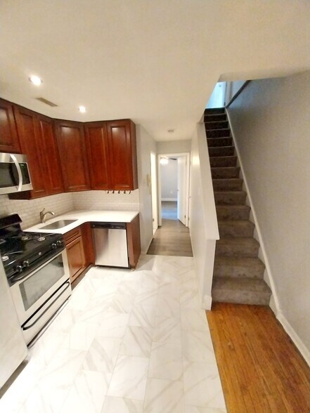 Building Photo - 914 E Passyunk Ave