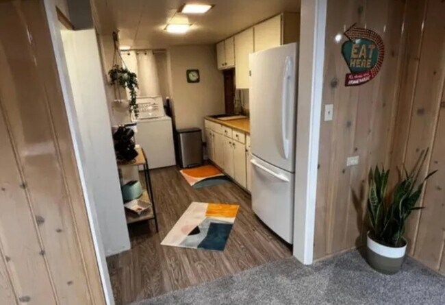 Building Photo - 1945 S 2600 E