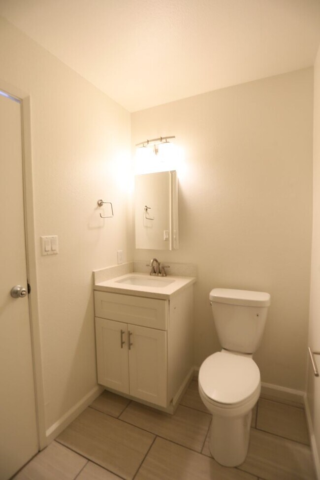 Building Photo - 301 Jayne Ave