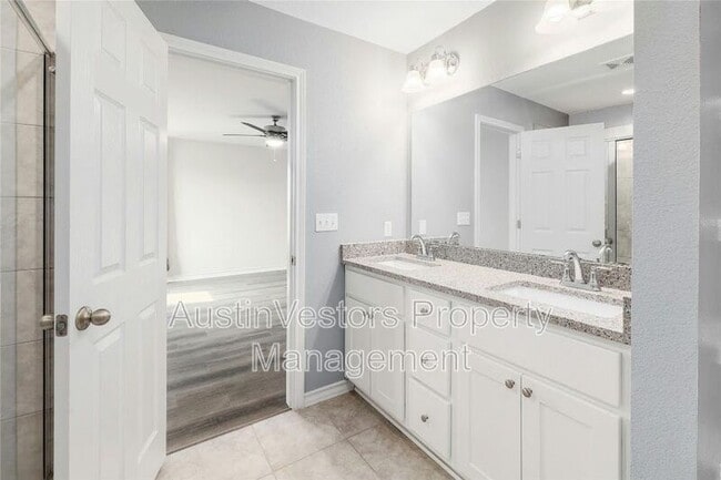 Building Photo - 15801 Crissom Ln