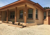 Building Photo - 211 Latch Dr