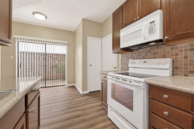 Building Photo - 10811 Richmond Ave.