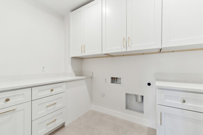 Building Photo - 8022 N 8th Ave