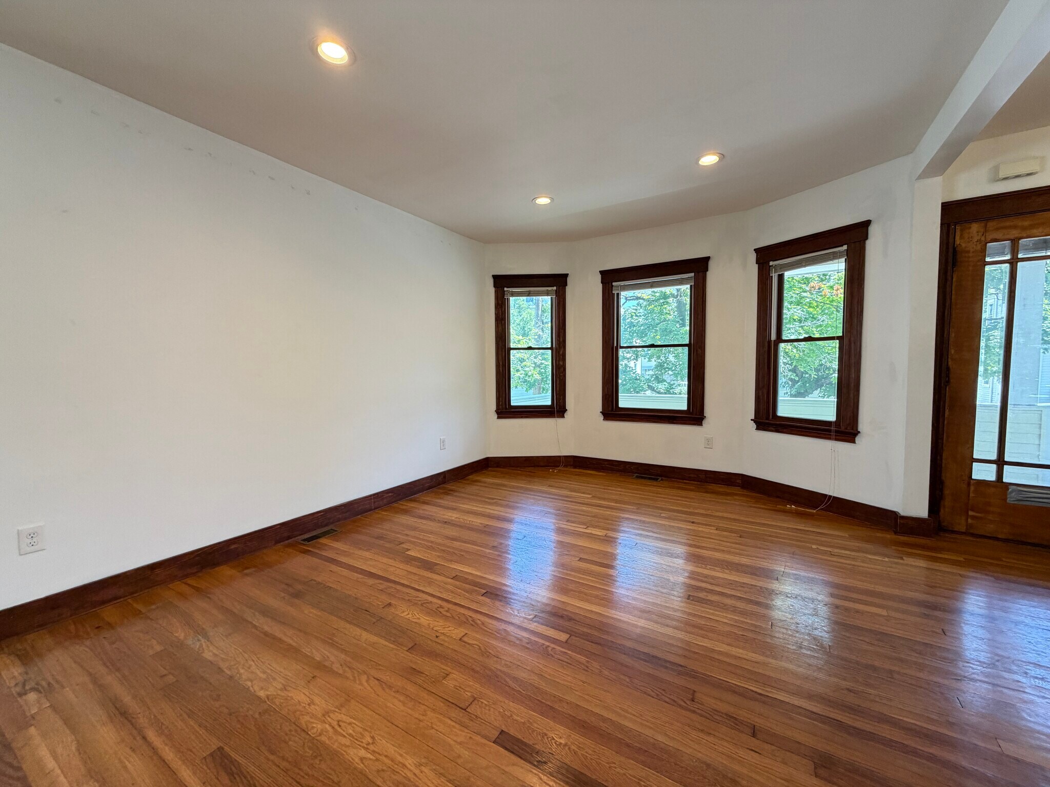 Building Photo - 38 Chipman St