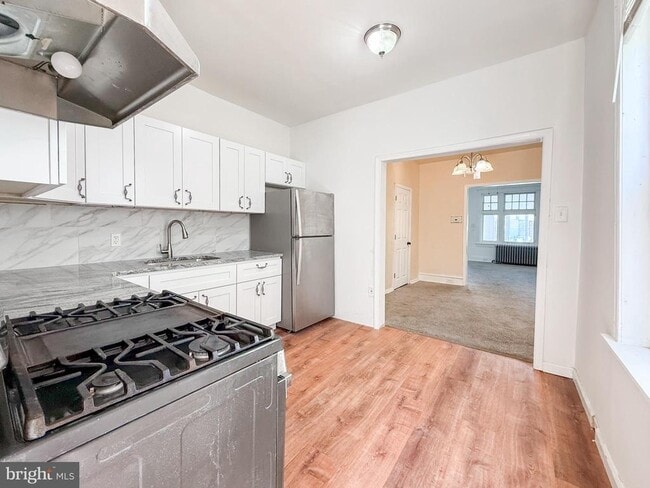 Building Photo - 156 W Albanus St