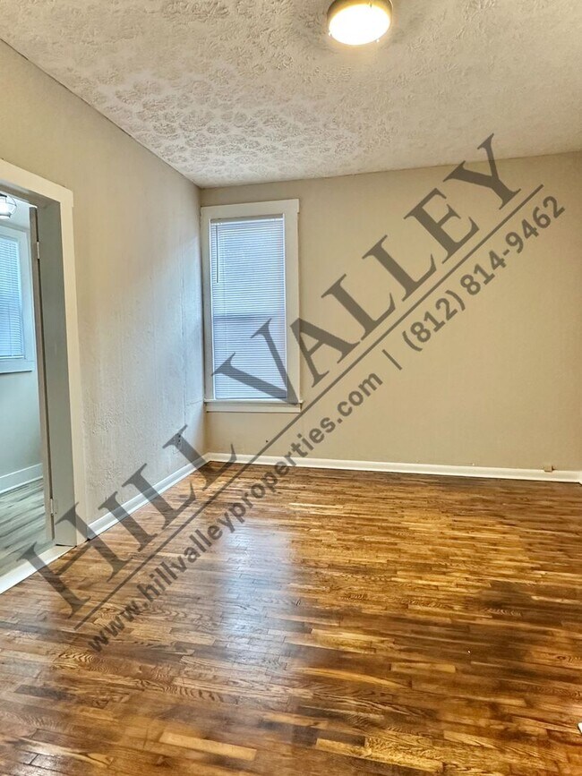 Building Photo - Two Bedroom Home