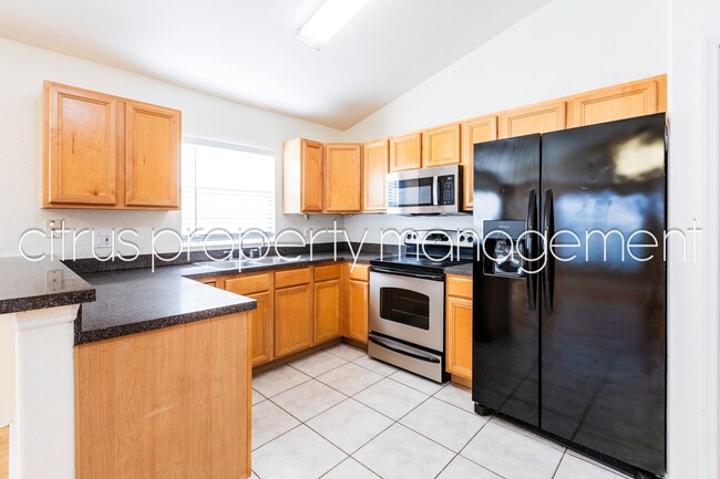 Building Photo - 2/2 Home in Reserve at Wedgefield