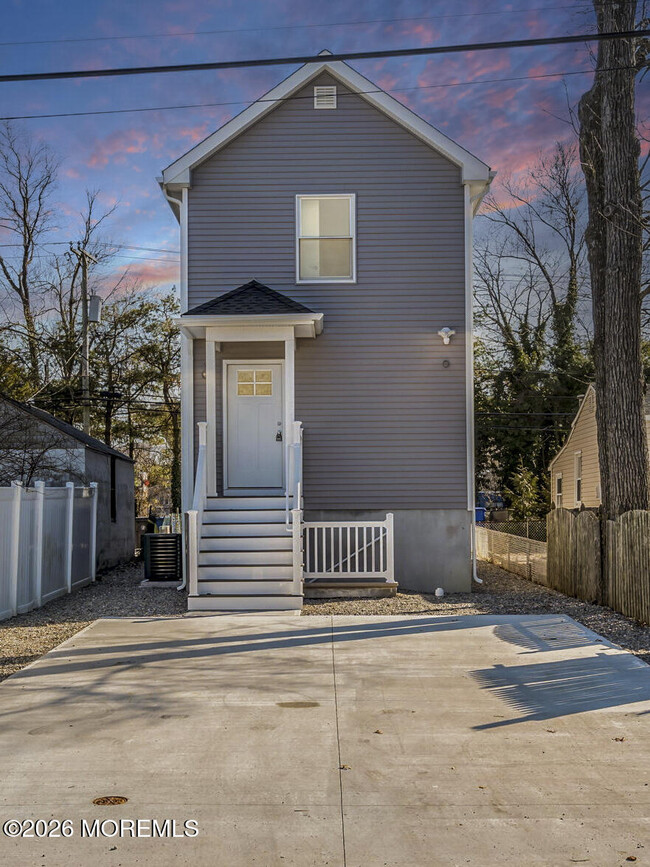 Building Photo - 2334 Adams Ave