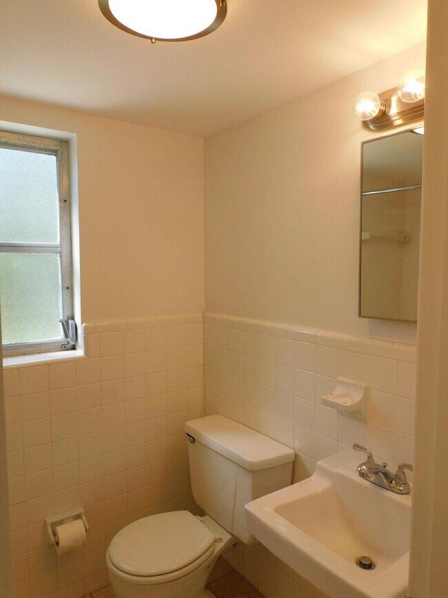 Building Photo - 640 SE 2nd Ave