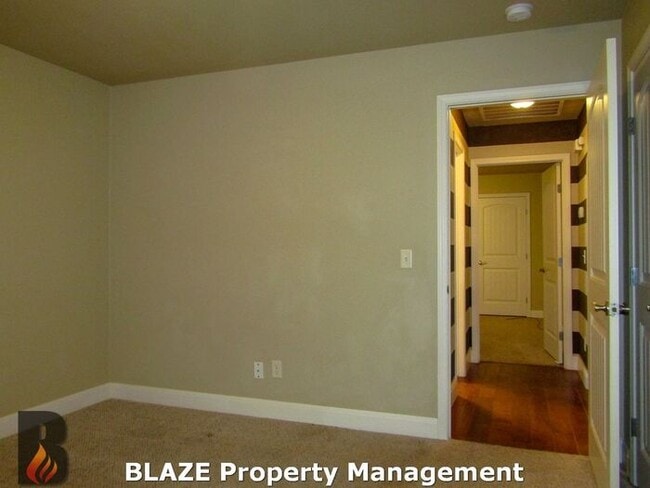 Building Photo - Charming Corner Lot Home in Desirable City...