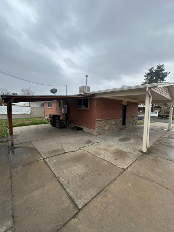 Building Photo - 8169 Ivy Dr