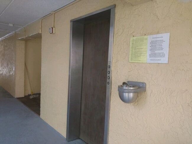 Building Photo - 209 Miracle Strip Pkwy