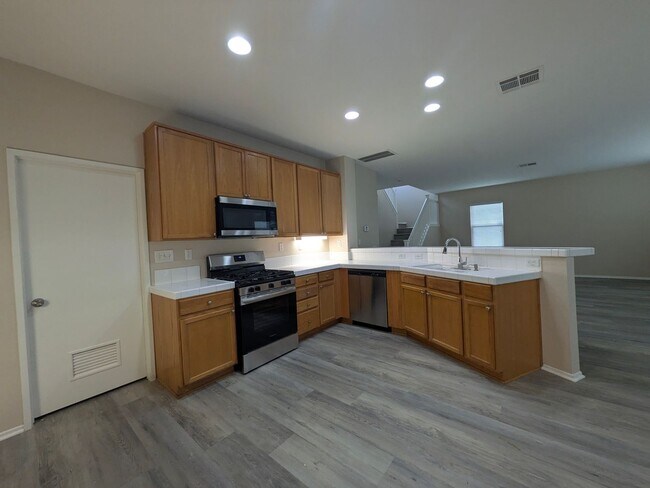 Building Photo - Beautiful 3 bedroom home