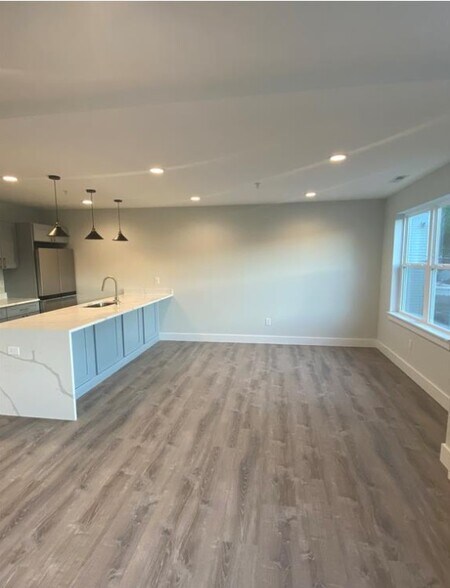 Building Photo - 532 N Main St