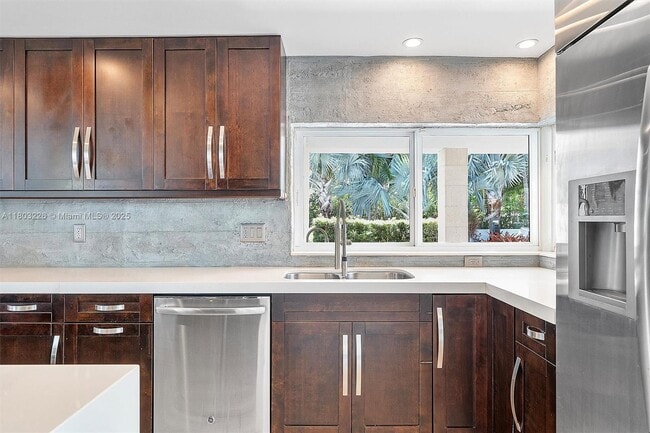 Building Photo - RIVER BAY PARK