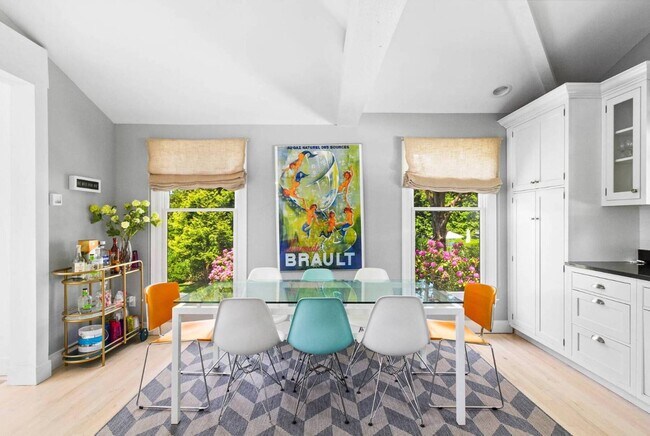 Building Photo - 114 Narod Blvd