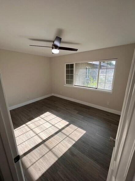 Building Photo - 8216 Glade Ave