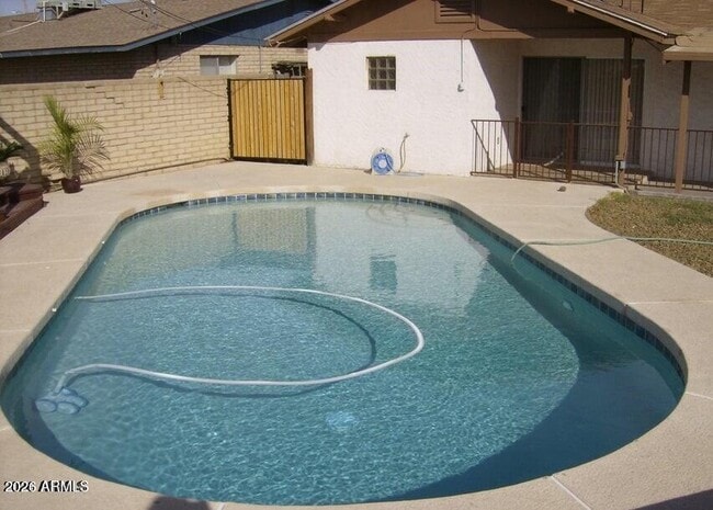 Building Photo - 3019 E Hartford Ave