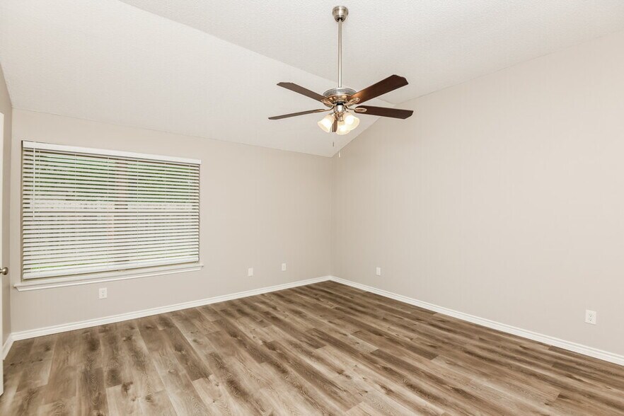 Building Photo - 2119 Belmont Park Dr