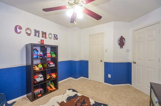 Building Photo - 20402 Avery Point Dr