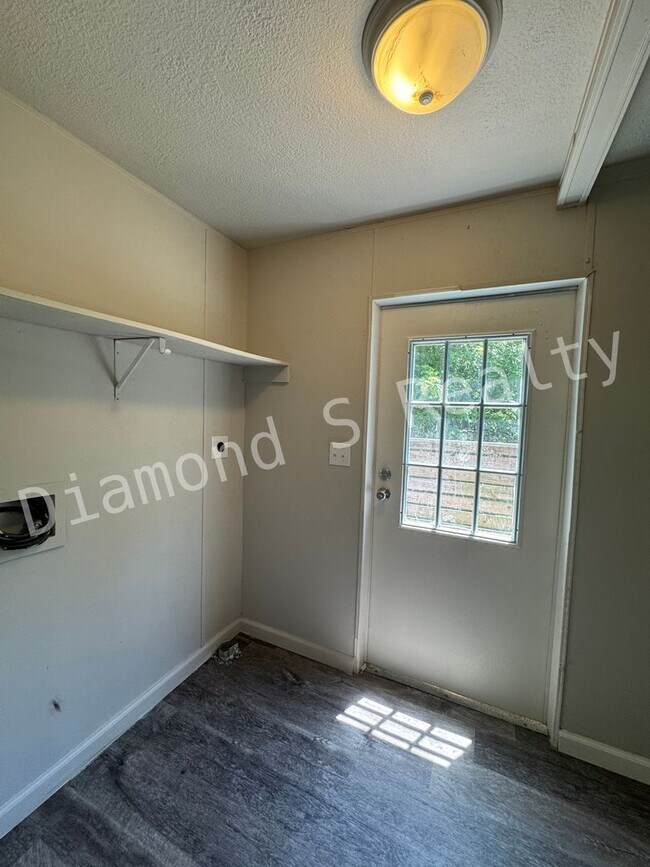 Building Photo - Nice & Clean Mobile Home for Lease!