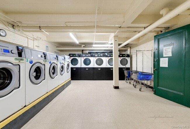 Building Photo - 102-55 67th Dr