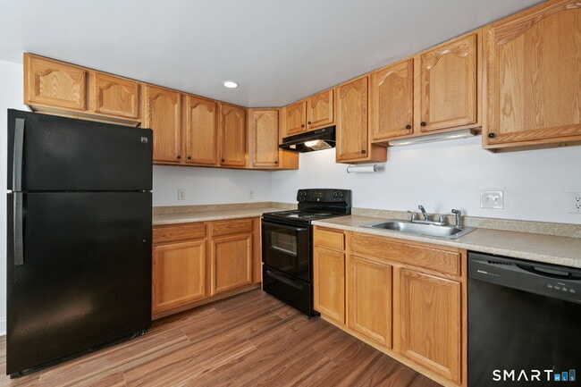 Building Photo - 14 Center Ave