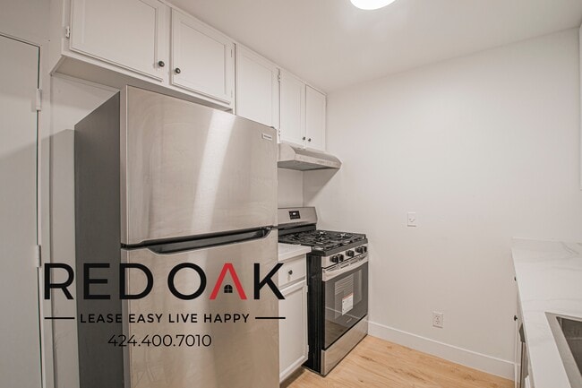 Building Photo - 4651 Cahuenga Blvd