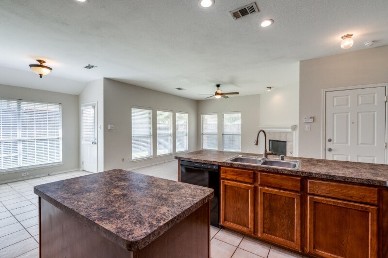 Building Photo - 11923 Stephenville Dr