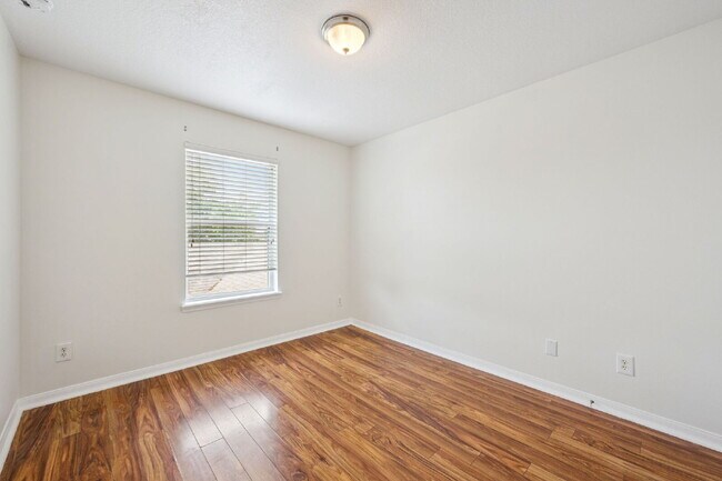 Building Photo - 13252 Silver Strand Falls Dr