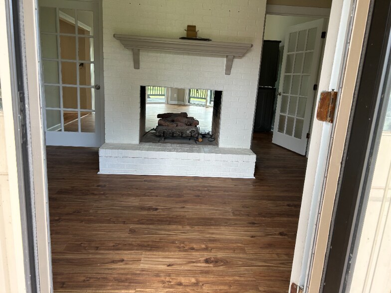 Building Photo - 412 Oak Ridge Dr