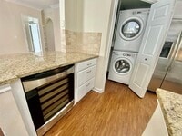 Building Photo - 1901 Post Oak Park Dr