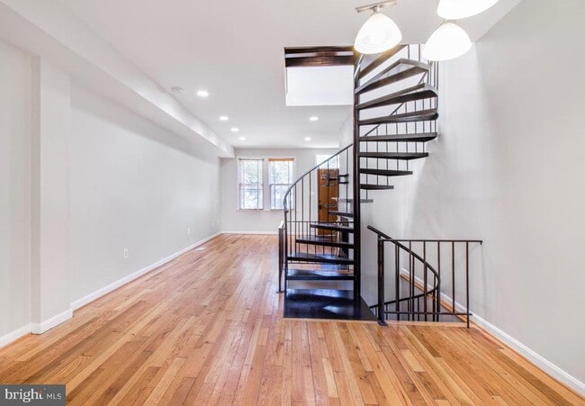 Building Photo - 3254 Q St NW