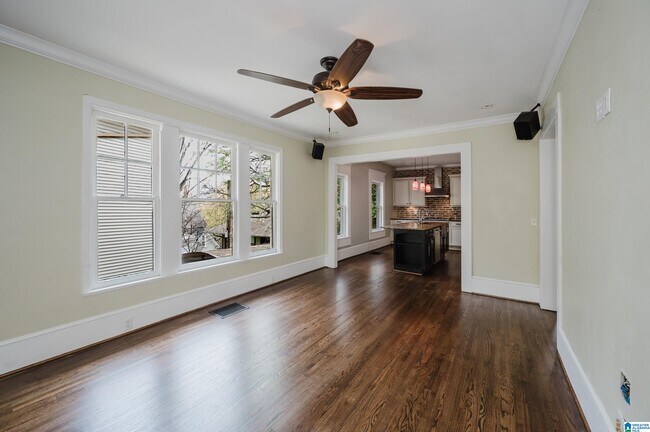 Building Photo - 2810 Rhodes Cir S