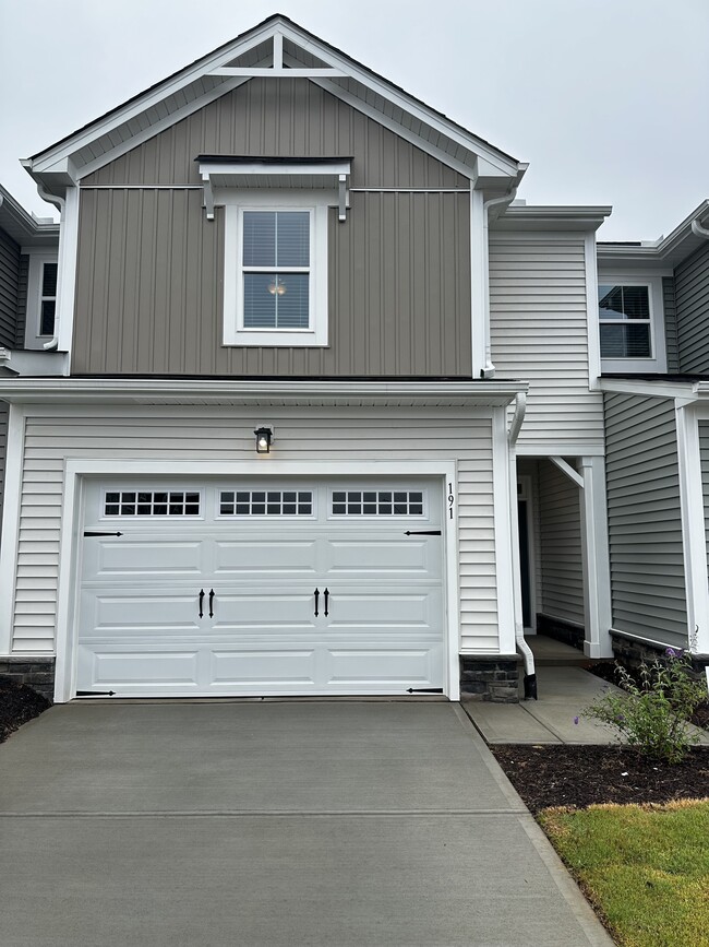 Building Photo - 191 Anise Ln