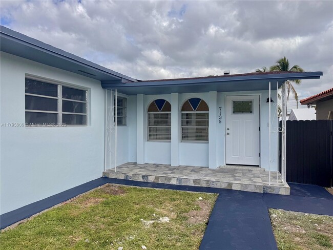 Primary Photo - 7135 SW 22nd St