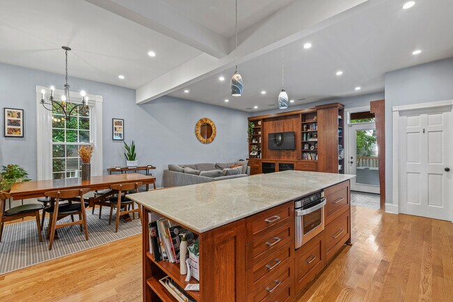 Building Photo - 4317 N Kenneth Ave