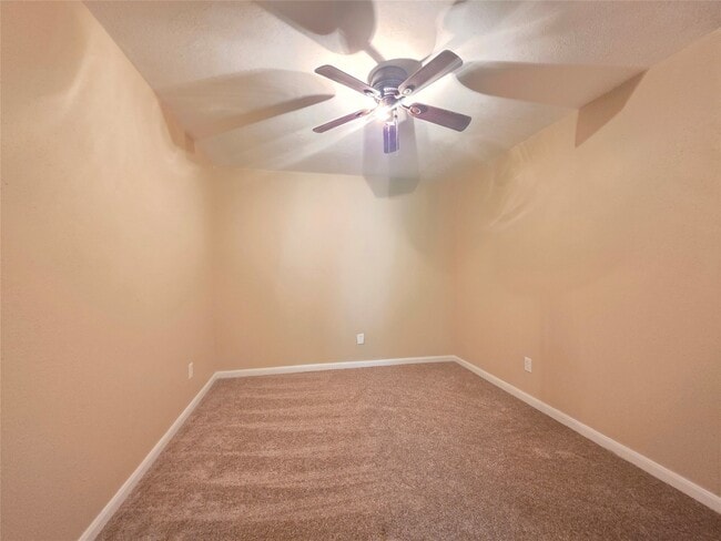 Building Photo - 801 Queenswood St