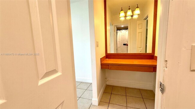 Building Photo - 7470 Miami Lakes Dr