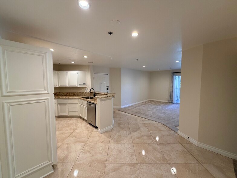 Building Photo - 653 Oak Run Trl