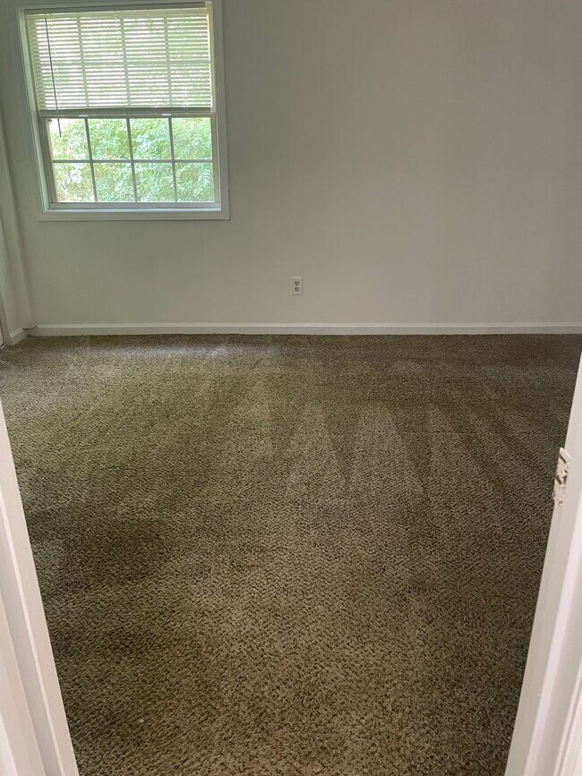 Building Photo - Modern 2-Bed, 1-Bath Oasis with Central Ai...