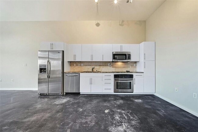 Building Photo - 2235 E 6th St