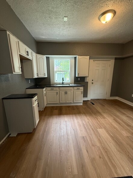 Primary Photo - 40 Pointview Ave