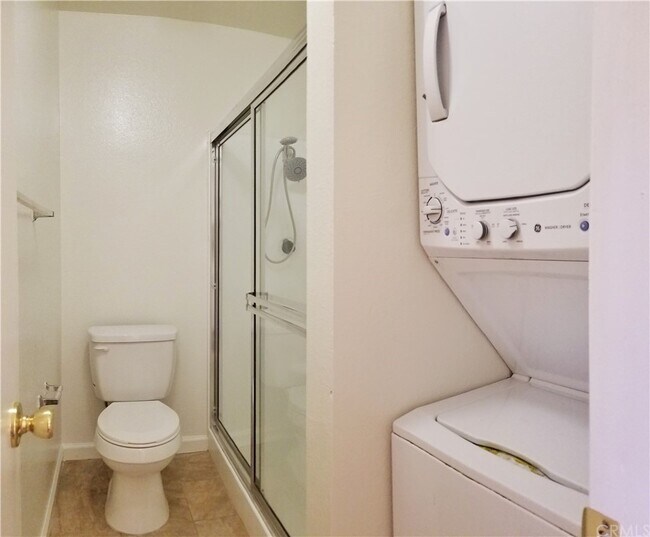 Building Photo - 1595 Border Ave